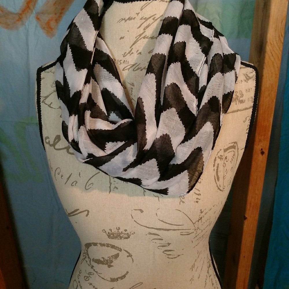 Black and white scarf
